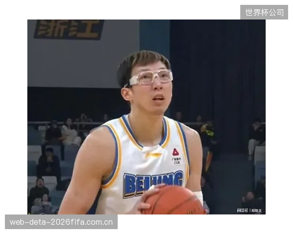 北京首钢凭周琦内线统治力，结合曾凡博高炮台战术击溃广东防线。